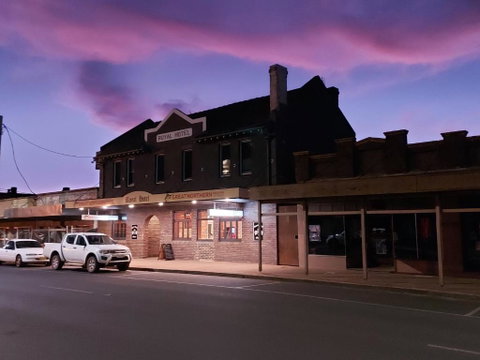 Royal Hotel Guyra - Perth Resorts 1