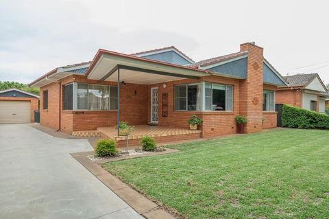 Roycox Cottage - Charming Escape, Fireplace - Accommodation Perth 3