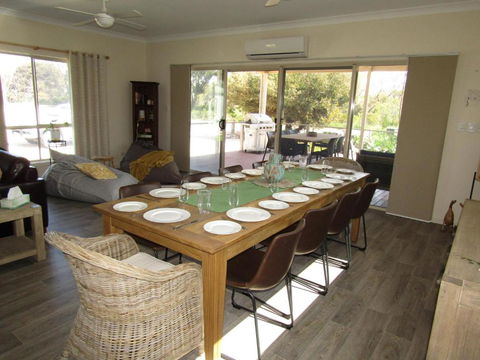 Royston Retreat - Perth Resorts 3