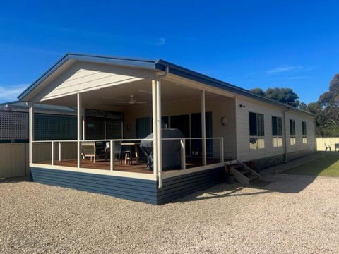 Royston Retreat - Perth Resorts 0