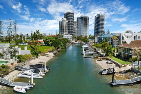 Runaway Bay Waterfront Delight - Perth Resorts 0