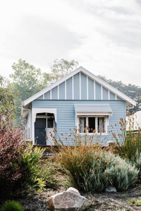 Sailors Whisk, Luxurious Restored Antique Cottage - Accommodation Perth 0