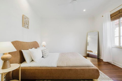 Salmon Calm - Trendy Velvet Allure By Albert Park - Accommodation Perth 0