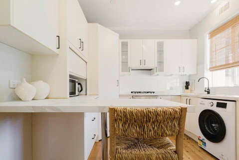 Salmon Calm - Trendy Velvet Allure By Albert Park - Accommodation Perth 1