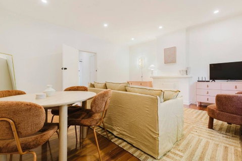 Salmon Calm - Trendy Velvet Allure By Albert Park - Accommodation Perth 3