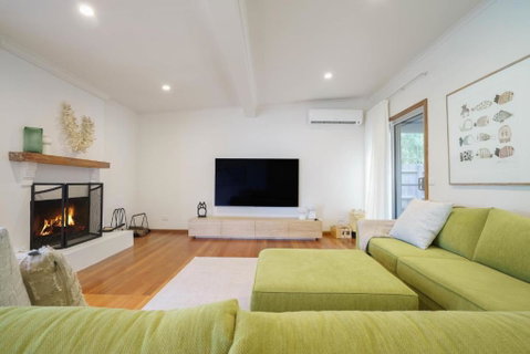 Salt Air Beach Retreat - 280m Walk To Foreshore, Check Out 5pm Sunday! - Accommodation Perth 3