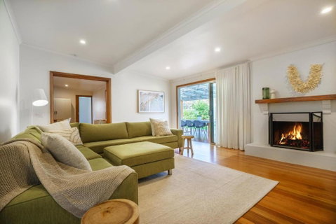 Salt Air Beach Retreat - 280m Walk To Foreshore, Check Out 5pm Sunday! - Accommodation Perth 0