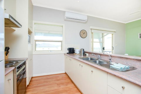 Salt - Aldinga Beach - C21 SouthCoast Holidays - Accommodation Perth 2