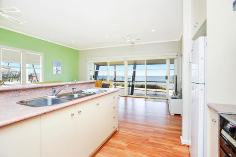 Salt - Aldinga Beach - C21 SouthCoast Holidays - Accommodation Perth 3