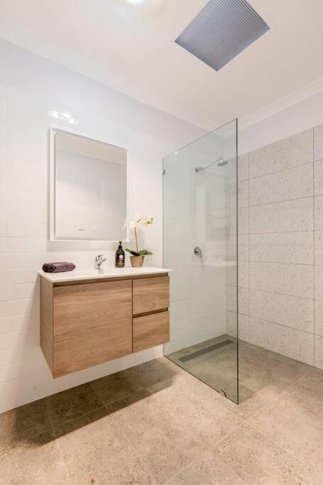 Salt & Pepper; Beautiful Town House In Margs! - Perth Resorts 2