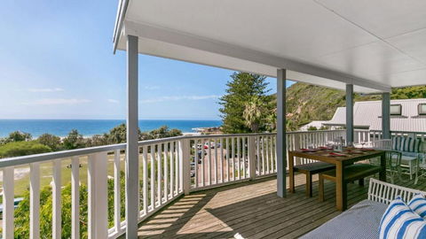 Salty Air Beachside Cottage At Killcare - Accommodation Perth 2