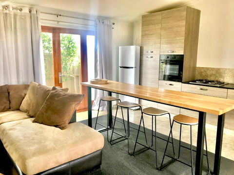 Salty Blue Beach House - Perth Resorts 3