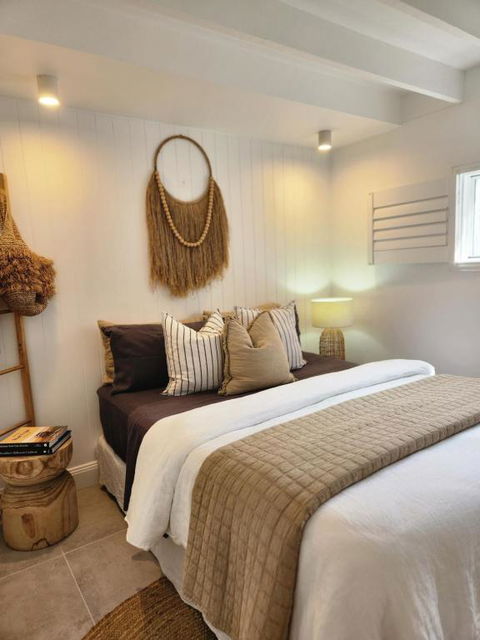 SALTY PALMS -Seaside Studio Apartment - Accommodation Perth 1