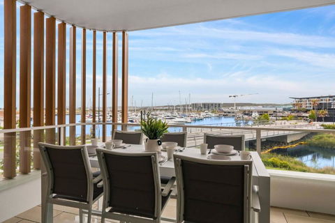 Sailview Escape - A Tranquil Marina Hideaway - Accommodation Perth 3