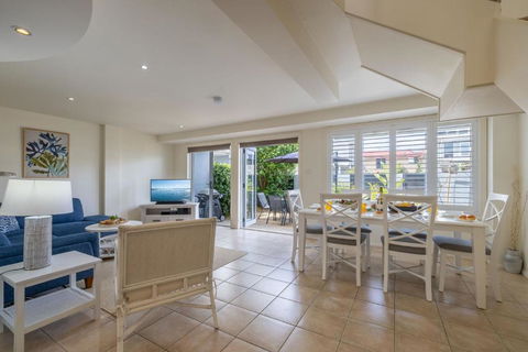 Sandcastles 4 -8 Ala Moana Way - Accommodation Perth 1