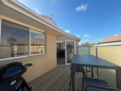 Sandpiper 10 - Close To Town And Beach - Accommodation Perth 3