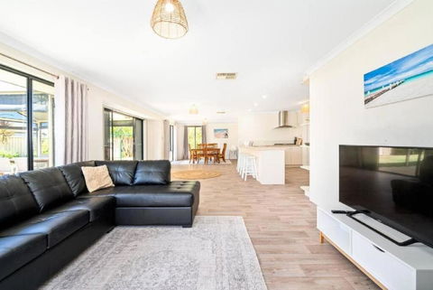 Sandpiper House - Family & Pet Friendly - Accommodation Perth 2