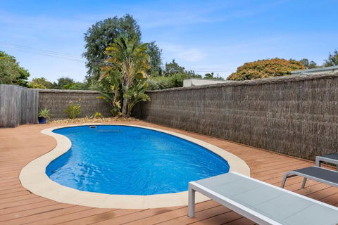 SANDY ANN At Lonnie - Accommodation Perth 0