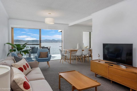 Sandy Bay Waterfront - Accommodation Perth 2