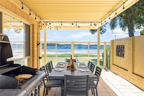 Sandy Beach House Corlette Unit 1 Waterfront WI-FI Aircon - Accommodation Perth 3