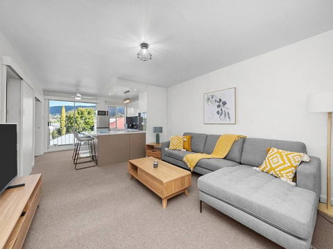 Sandy Bay Apartment With Hobart River View, Near UTAS - Stroll To Cafes And Shops - Accommodation Perth 0