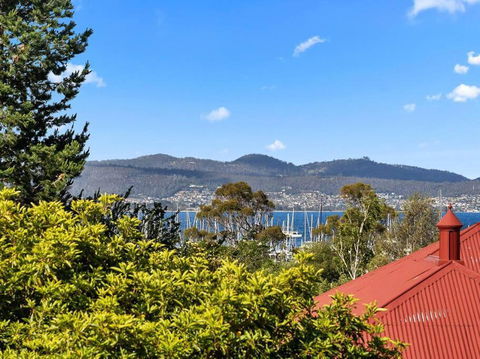 Sandy Bay Apartment With Hobart River View, Near UTAS - Stroll To Cafes And Shops - Accommodation Perth 1