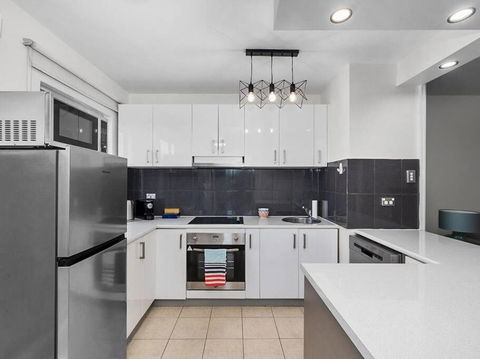 Sandy Bay Apartment With Hobart River View, Near UTAS - Stroll To Cafes And Shops - Accommodation Perth 3