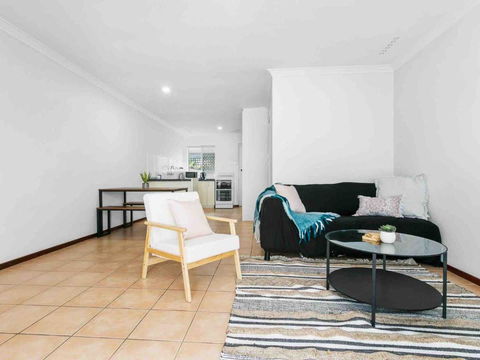 Serene Stay 2br, Sleeps 4, River & Beach Close - Accommodation Perth 0
