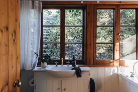 Secluded Stone Cottage Perfect For Couples Escape - Waterfalls - Accommodation Perth 3