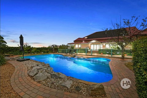 Sommerville Majestic Farm Manor Retreat 5bd 3Bth Pool Spa - Accommodation Perth 3