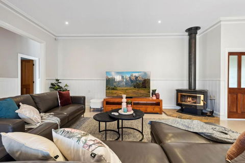 Sommerville Majestic Farm Manor Retreat 5bd 3Bth Pool Spa - Accommodation Perth 1
