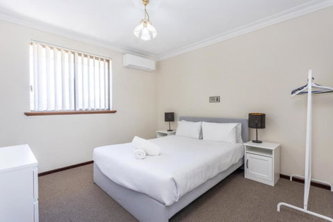Spacious Family Retreat - EXECUTIVE ESCAPES - Accommodation Perth 3
