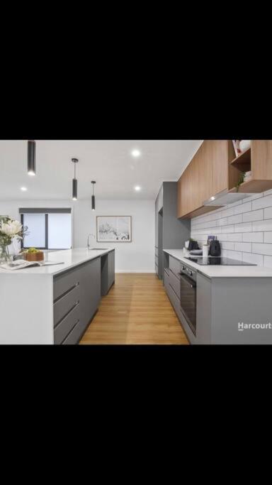 Spacious House Close To Hobart CBD WiFi And New Sony QLED Smart TV - Accommodation Perth 0