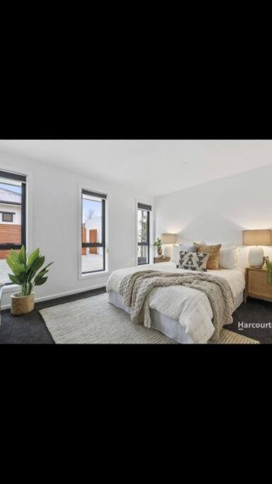Spacious House Close To Hobart CBD WiFi And New Sony QLED Smart TV - Accommodation Perth 2