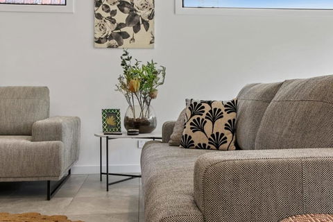 Storey Time I 2BR Townhouse For Melbourne Travel - Accommodation Perth 0