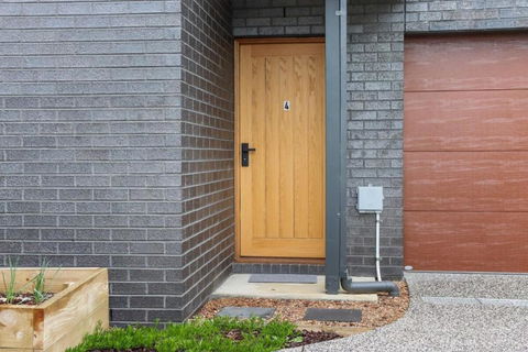 Storey Time I 2BR Townhouse For Melbourne Travel - Accommodation Perth 3