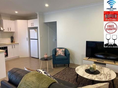 Stylish Modern Airport City WIFI Park Netflix Wine - Accommodation Perth 0