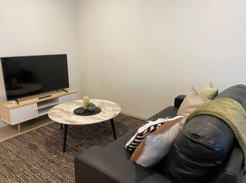 Stylish Modern Airport City WIFI Park Netflix Wine - Accommodation Perth 2