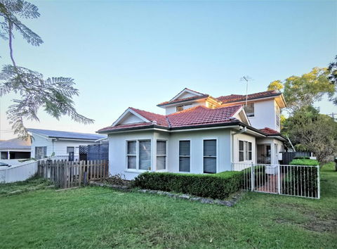Sydney Meets Miranda, Comfy 4 Bedrooms Corner House - Accommodation Perth 1