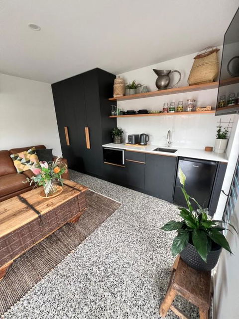 THE BANKSIA SUITE - Accommodation Perth 2