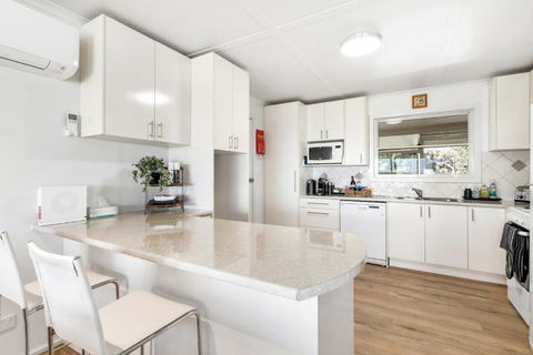 The Blue House On Lake Albert - Accommodation Perth 2