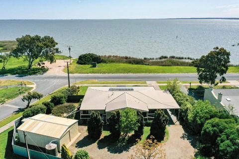 The Blue House On Lake Albert - Accommodation Perth 1