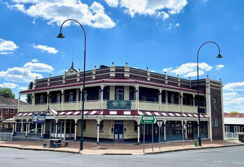The Bolt Inn - Accommodation Perth 0