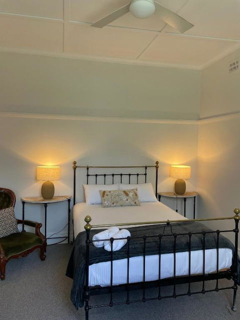The Bolt Inn - Accommodation Perth 1