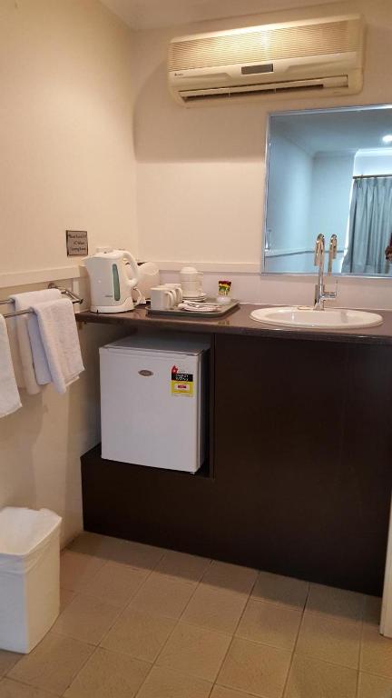 The Commercial Hotel Motel - Accommodation Perth 3