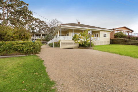 BEACHSIDE GETAWAY - DROMANA - Accommodation Perth 0