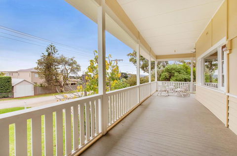 BEACHSIDE GETAWAY - DROMANA - Accommodation Perth 3