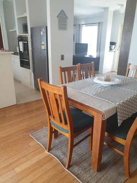 Beachside Retreat 2 - Accommodation Perth 2