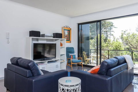 Beautiful Beachfront Apartment At Capel Sound - Perth Resorts 1