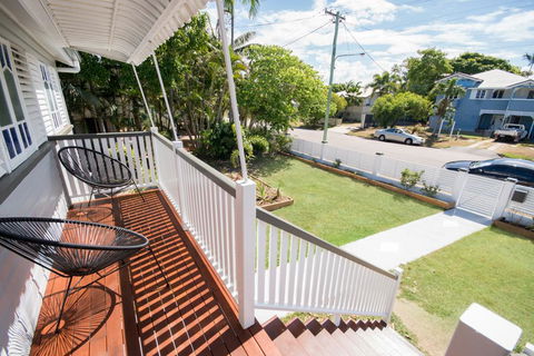 Beautiful Queenslander - Accommodation Perth 2